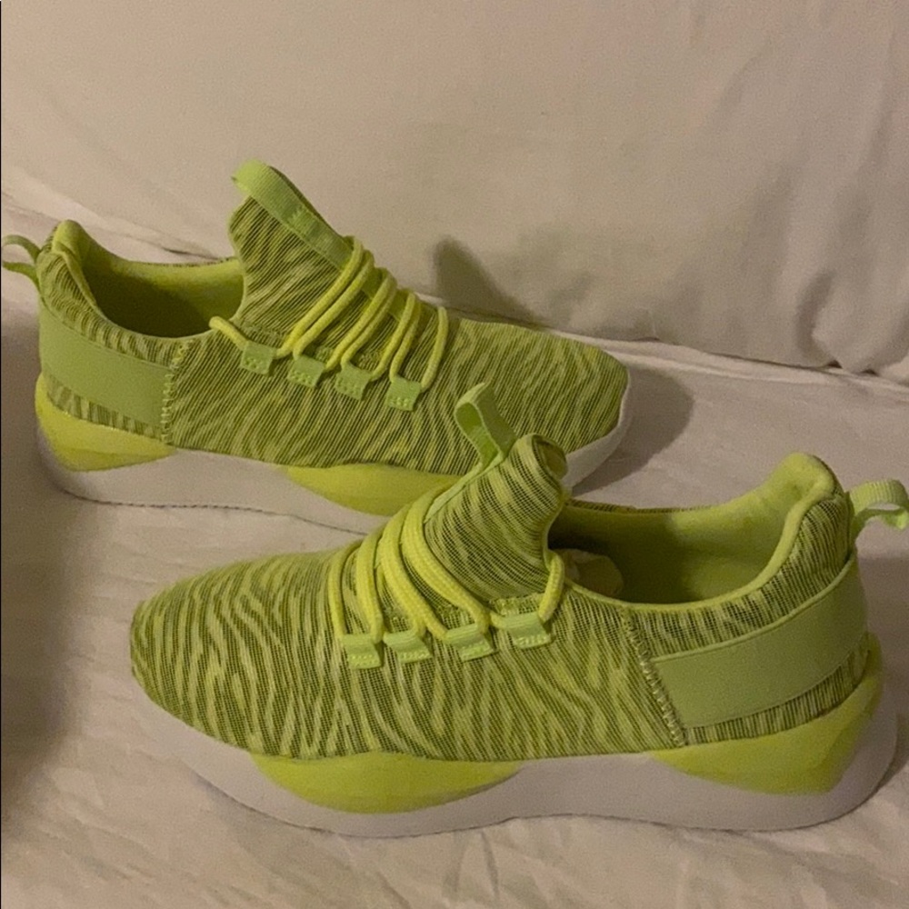 Brand new tennis shoes